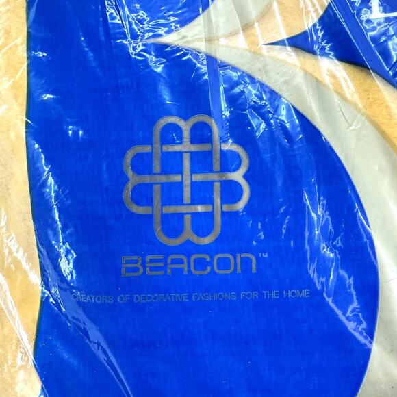 VTG Beacon Fantasy 72" x 90" Acrylic Needle Woven Blanket NEW Nylon Trim Mustard - Picture 4 of 5